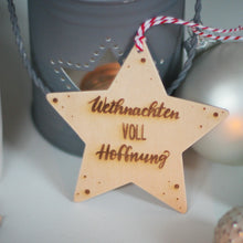 Lade das Bild in den Galerie-Viewer, Holzanhänger - Weihnachten voll Hoffnung (Stern)