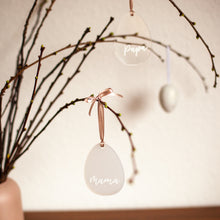 Lade das Bild in den Galerie-Viewer, Personalisierte Osterei-Anhänger aus Acrylglas