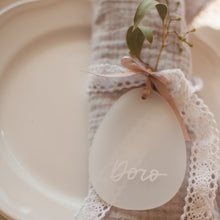 Lade das Bild in den Galerie-Viewer, Personalisierte Osterei-Anhänger aus Acrylglas