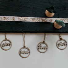 Lade das Bild in den Galerie-Viewer, Zahlenringe aus Holz (eins bis vier)