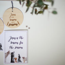 Lade das Bild in den Galerie-Viewer, Holzanhänger - Jesus is the reason for the season (beidseitige Gravur)