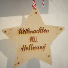 Lade das Bild in den Galerie-Viewer, Holzanhänger - Weihnachten voll Hoffnung (Stern)