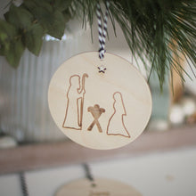 Lade das Bild in den Galerie-Viewer, Holzanhänger - Jesus is the reason for the season (beidseitige Gravur)